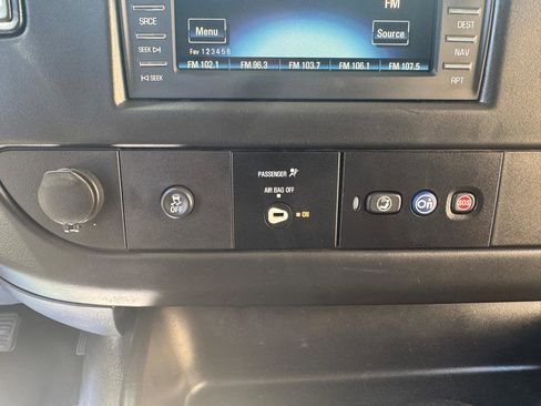 Used 2017 Chevrolet Express 3500 Extended RWD image 35