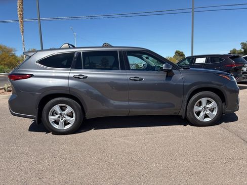 Used 2021 Toyota Highlander L image 6