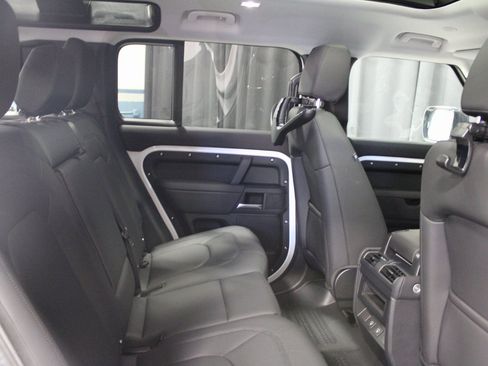 Used 2025 Land Rover Defender 110 S image 32