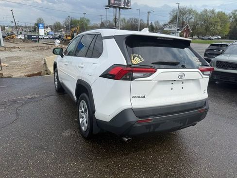 Used 2019 Toyota RAV4 LE image 5