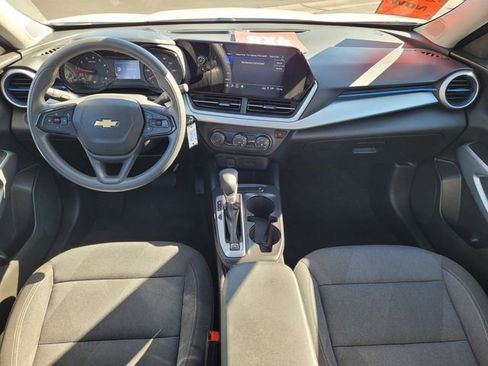 Used 2024 Chevrolet Trax LS image 9