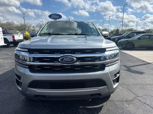 Used 2023 Ford Expedition Limited AWD/4WD image 3
