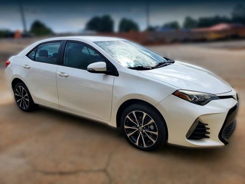 Used 2017 Toyota Corolla SE FWD image 13