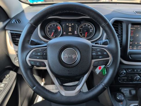 Used 2016 Jeep Cherokee Latitude w/ Cold Weather Group image 22