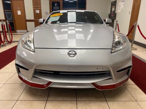Used 2010 Nissan 370Z Touring image 8