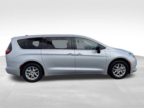 Used 2024 Chrysler Voyager LX FWD image 28