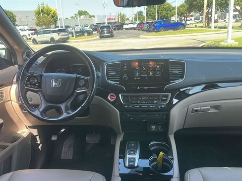 Used 2021 Honda Pilot Touring image 12