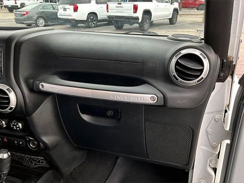 Used 2016 Jeep Wrangler Unlimited Sahara w/ Connectivity Group image 24