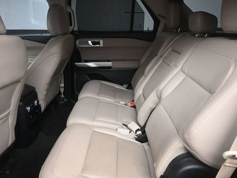 Used 2021 Ford Explorer Limited w/ Equipment Group 301A AWD/4WD image 18