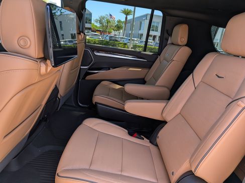 New 2026 Cadillac Escalade ESV Luxury image 17