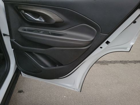 Used 2022 GMC Terrain SLT image 32