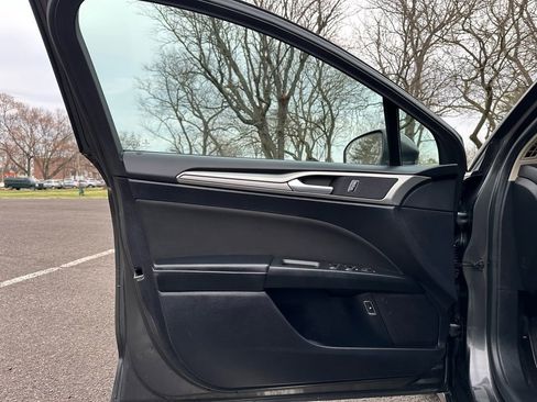 Used 2019 Ford Fusion SE image 21