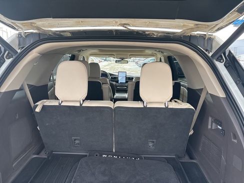 Used 2020 Ford Explorer Platinum w/ Premium Technology Package image 21