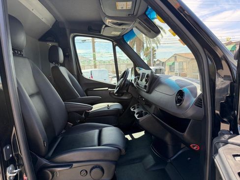 Used 2022 Mercedes-Benz Sprinter 2500 image 36