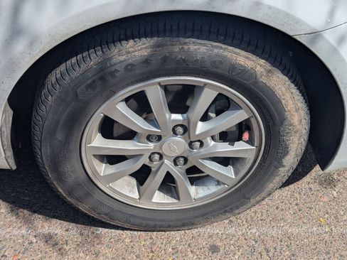 Used 2017 Chevrolet Sonic LT image 5