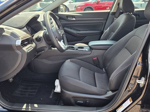 Used 2025 Nissan Altima 2.5 SV FWD image 18