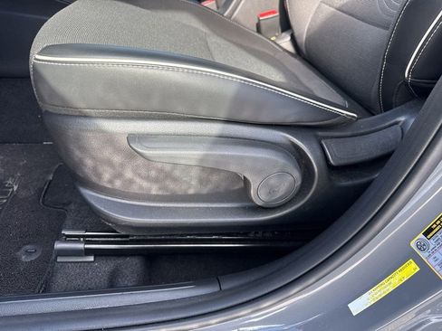 Used 2022 Hyundai Venue Limited image 20