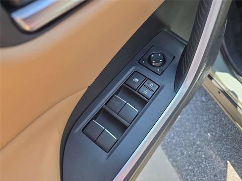 Used 2021 Toyota RAV4 XLE Premium AWD/4WD image 19