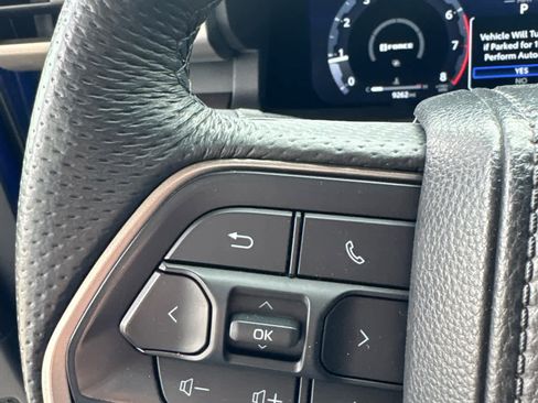 Used 2025 Toyota Tacoma TRD Sport AWD/4WD image 28