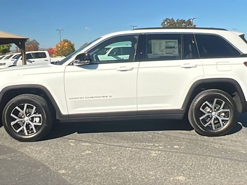 New 2025 Jeep Grand Cherokee Limited w/ Luxury Tech Group II image 6