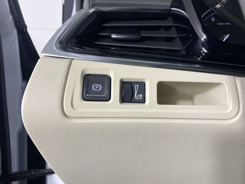 New 2025 Cadillac XT6 Premium Luxury image 18