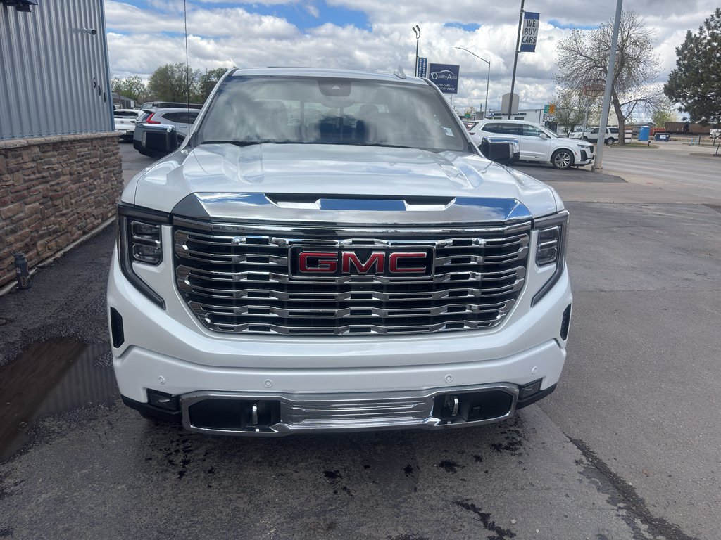 Used 2024 GMC Sierra 1500 Denali AWD/4WD image 3