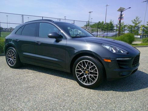 Used 2018 Porsche Macan AWD/4WD image 2
