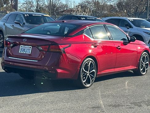 Used 2023 Nissan Altima 2.5 SR w/ SR Premium Package image 4