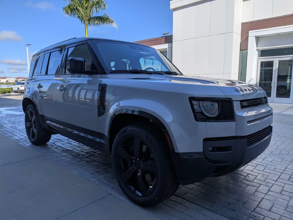 New 2026 Land Rover Defender 110 X-Dynamic SE AWD/4WD image 7