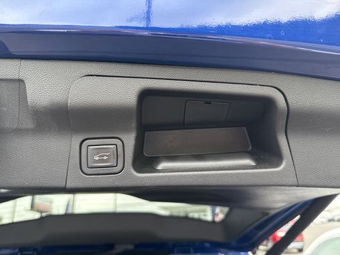 Certified 2023 GMC Acadia SLE w/ Driver Convenience Package image 33