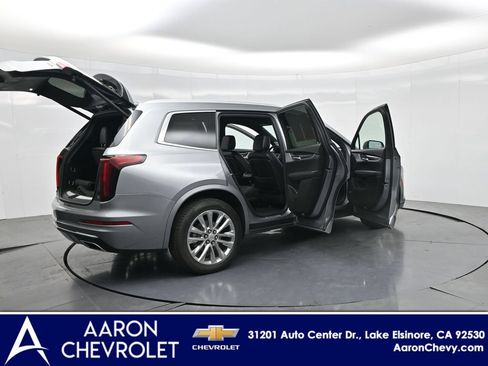 Used 2023 Cadillac XT6 Premium Luxury FWD image 3
