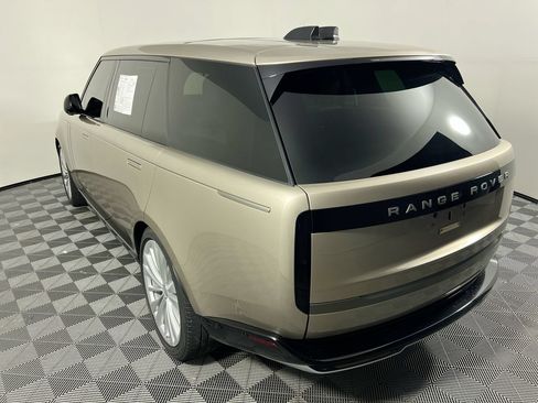Used 2024 Land Rover Range Rover Long Wheelbase SE AWD/4WD image 5
