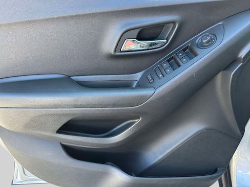 Certified 2022 Chevrolet Trax LT w/ LT Convenience Package image 16