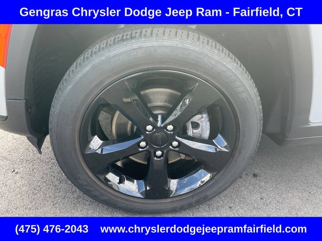 Used 2023 Jeep Grand Cherokee L Altitude AWD/4WD image 12