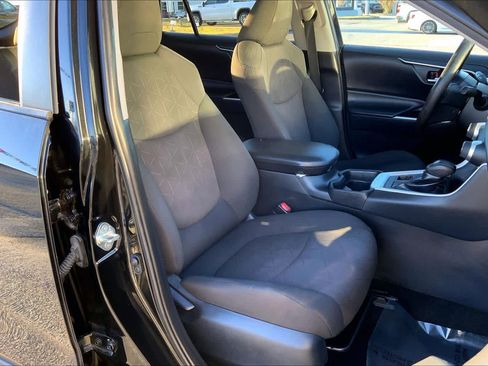 Used 2019 Toyota RAV4 XLE image 8