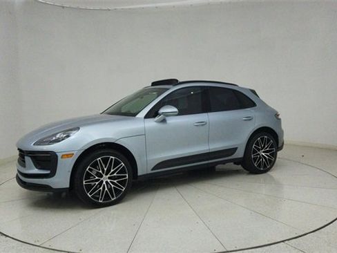 Used 2025 Porsche Macan image 65