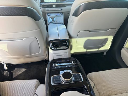 Used 2022 Genesis G90 3.3T Premium image 32