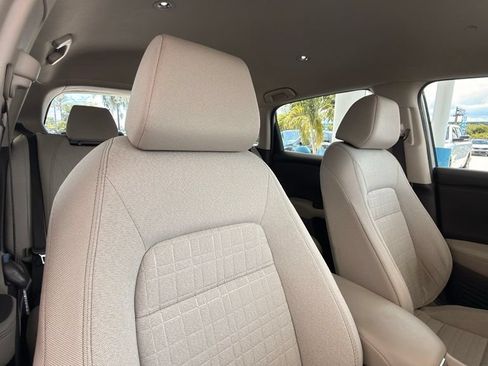 Used 2025 Honda HR-V LX image 8