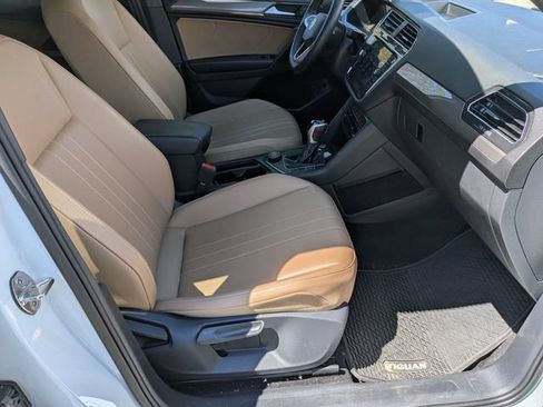 Used 2024 Volkswagen Tiguan SE AWD/4WD image 33