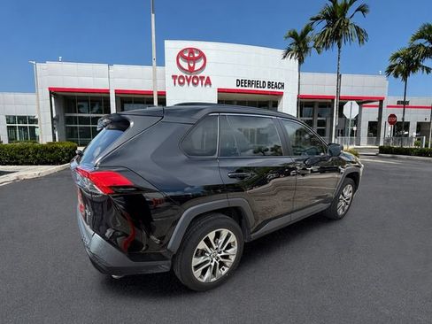 Used 2021 Toyota RAV4 XLE Premium FWD image 10