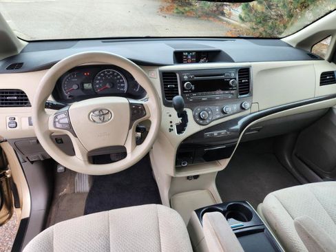 Used 2011 Toyota Sienna LE image 22
