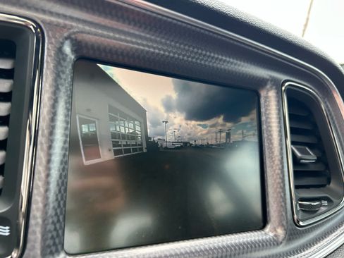 Used 2016 Dodge Challenger SRT Hellcat RWD image 18