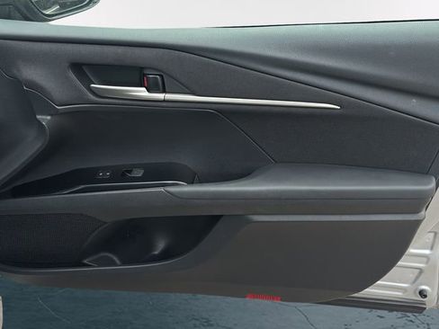 Used 2025 Toyota Camry LE image 10