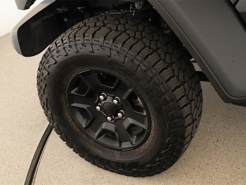 Used 2023 Jeep Gladiator Mojave w/ Cold Weather Group image 28