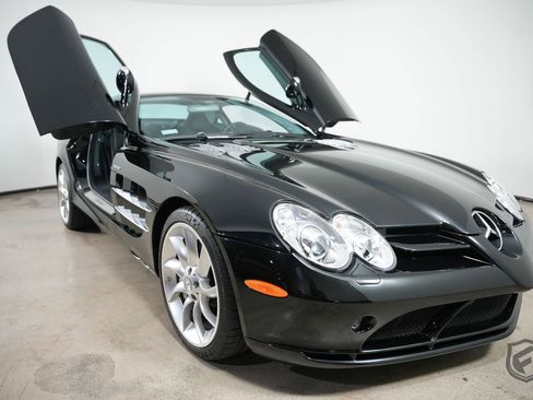 Used 2006 Mercedes-Benz SLR image 3