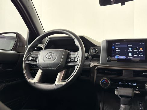 Used 2025 Toyota 4Runner SR5 AWD/4WD image 26
