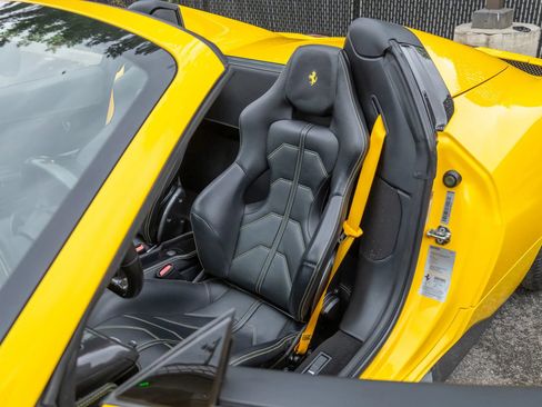 Used 2013 Ferrari 458 Spider RWD image 66