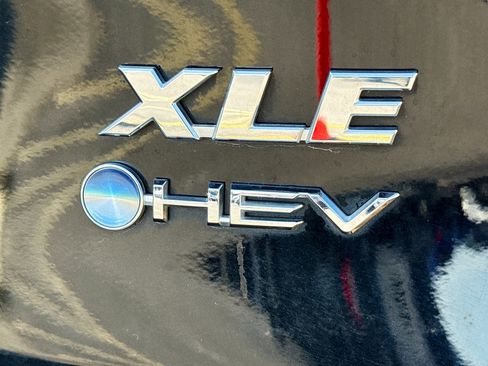 Used 2025 Toyota RAV4 XLE AWD/4WD image 12
