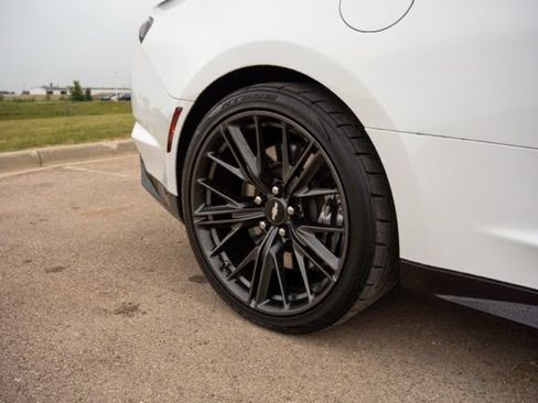 Used 2019 Chevrolet Camaro ZL1 RWD image 8