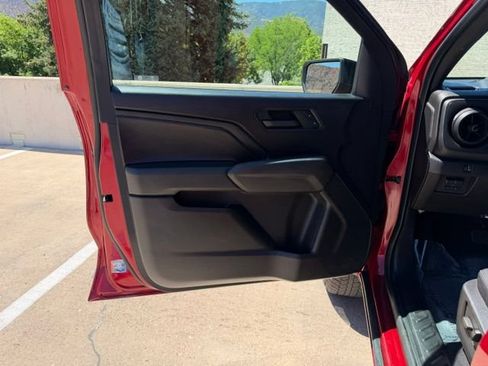 Used 2023 Chevrolet Colorado Trail Boss w/ Technology Package AWD/4WD image 10